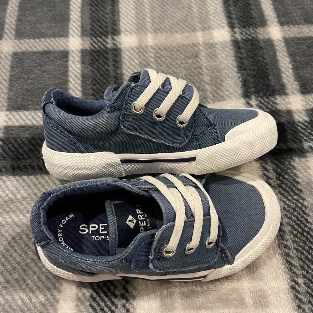 Kids sperry shoes